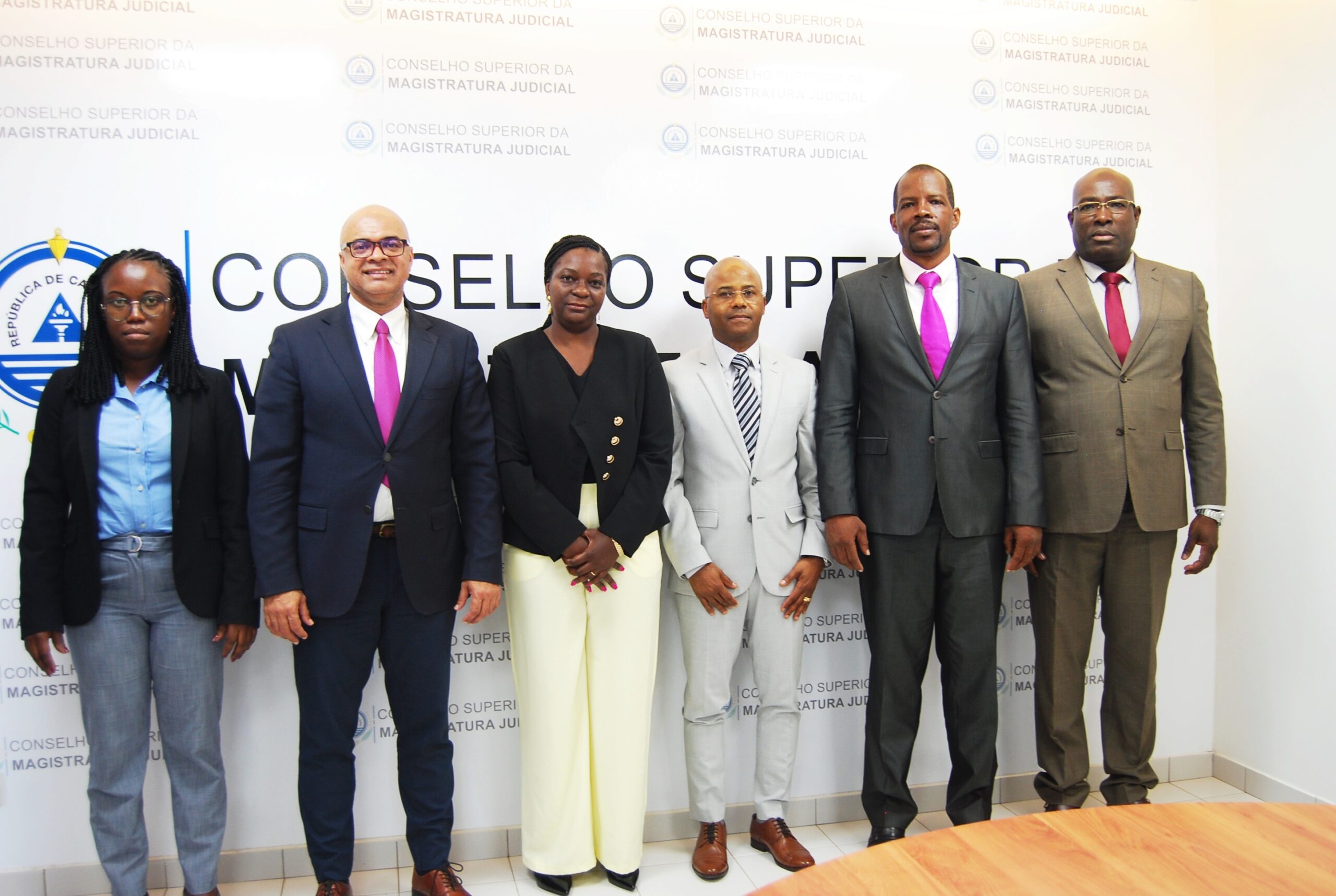 Presidente do CSMJ recebe delegação do Tribunal Constitucional de São Tomé e Príncipe em missão de cooperação eleitoral